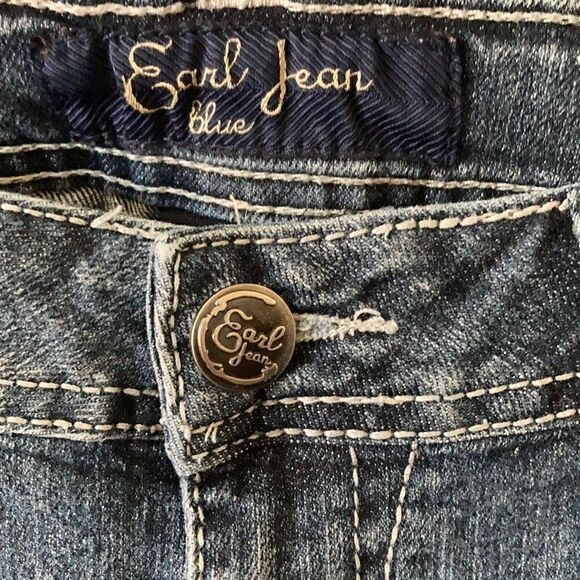 Earl Jean Blue  Distressed Jean shorts sz-11 - Picture 2 of 6